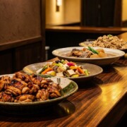 渋谷の隠れ家カラオケバー・スナックで絶品手料理と和のお酒を楽しむ