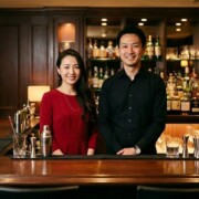 渋谷のカラオケバーとスナックにいるマスターとママの違いとは？